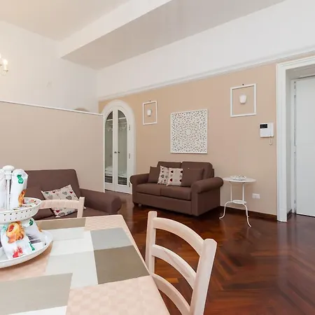 Apartment Garibaldi I Naples