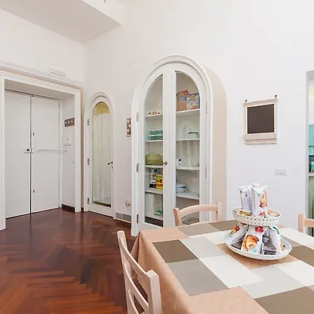 Apartment Garibaldi I Naples